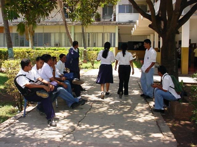 Alumnos del INTECNA en receso